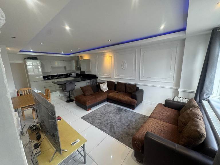 2 Bedroom Flat to Rent in IG5 (Bills included)