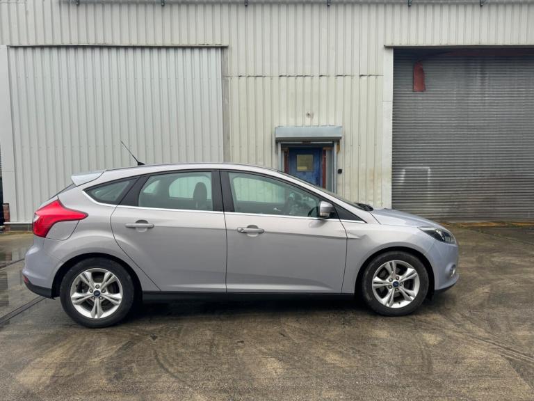  Ford Focus 1.6 Zetec Powershift Euro 5 5dr Petrol Automatic