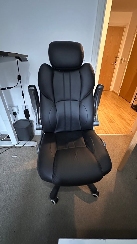 Gaming / office swivel chair 