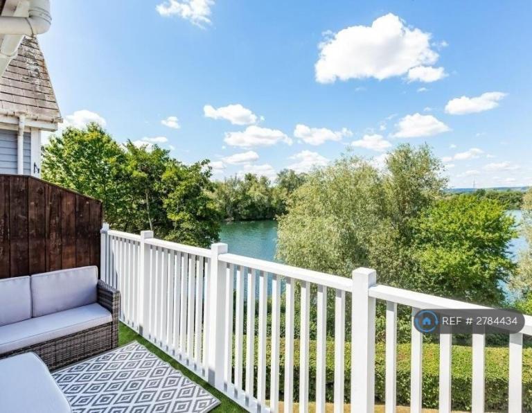 3 bedroom flat in Larkfield, Aylesford, ME20 (3 bed) (#2784434)