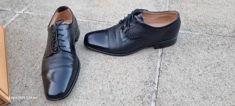Quality pair of quality Barker shoes. 