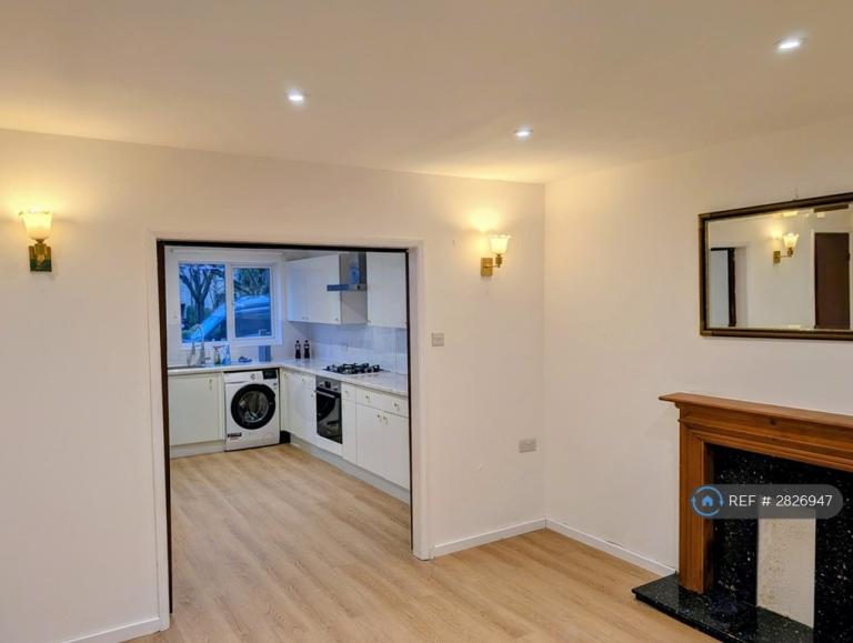 3 bedroom house in Woodruff Avenue Conniburrow, Milton Keynes, MK14 (3 bed) (#2826947)