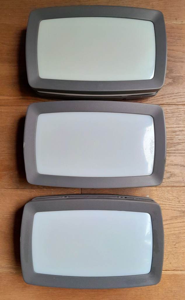 3x outdoor wall lights 