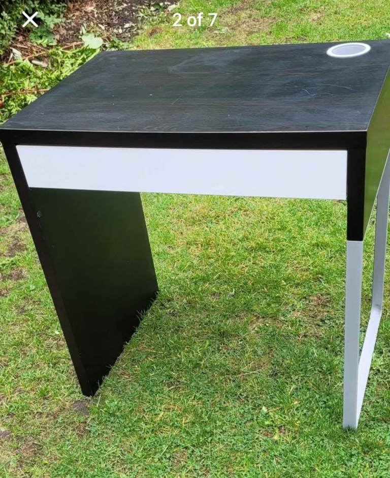 Desk for sale urgent no space 