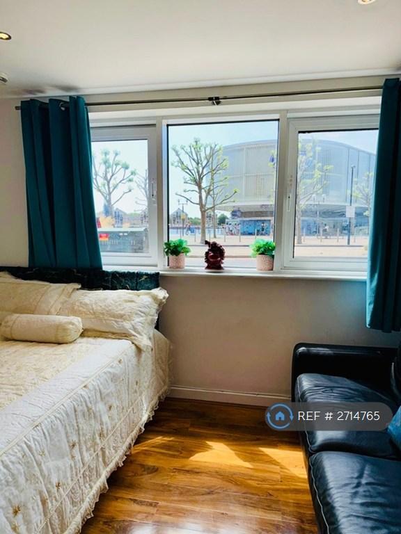 1 bedroom in Adriatic Apartments, London, E16 (#2714765)