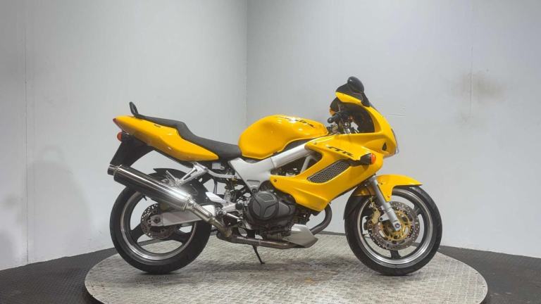 Honda VTR FIRESTORM 1997 ONLY 13K RUNS GREAT VERY CLEAN NEW MOT 1000CC VTWIN