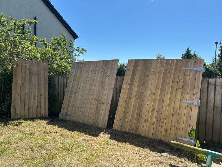 WOODEN GATES 