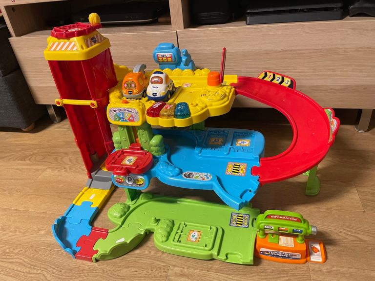 Vtech Go! Go! Smart Wheel Park and Learn Deluxe Garage