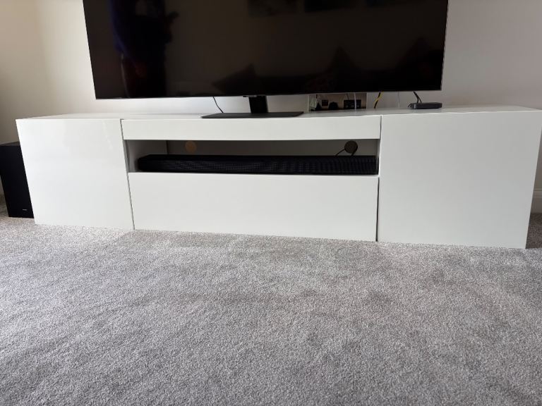 White high gloss tv unit 