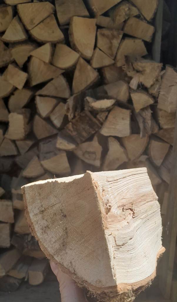 Seasoned Hardwood Logs & Kindling