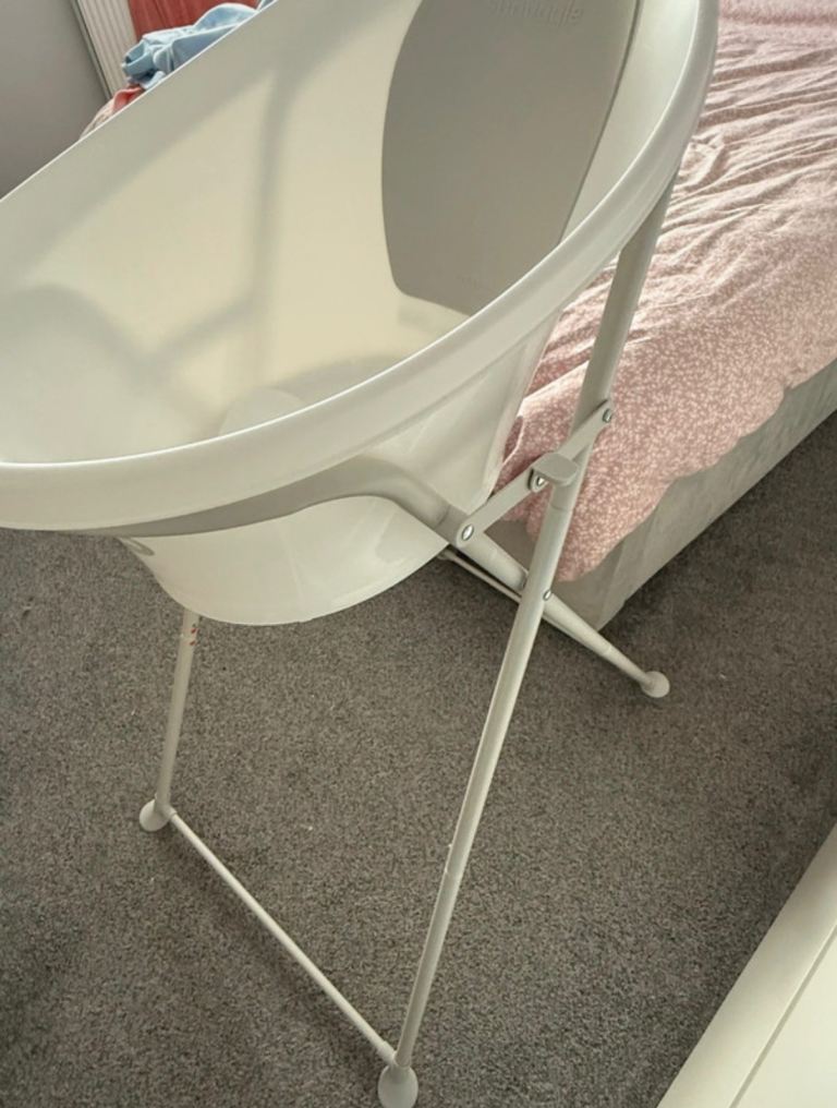 Shnuggle Bath & Stand. 