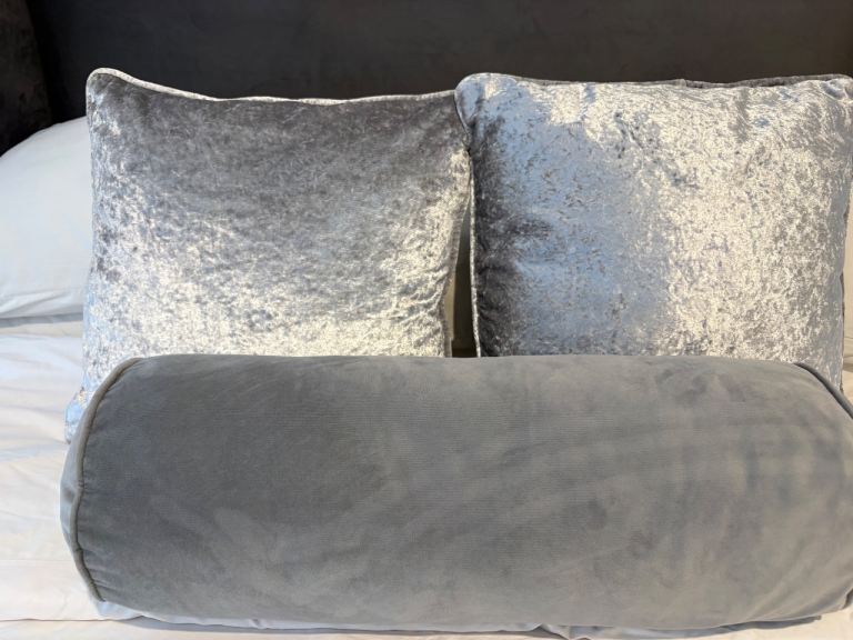 Grey pillows like new 