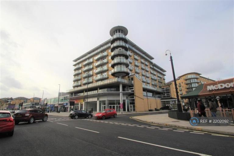 2 bedroom flat in Azalea House, Feltham, TW13 (2 bed) (#2202092)