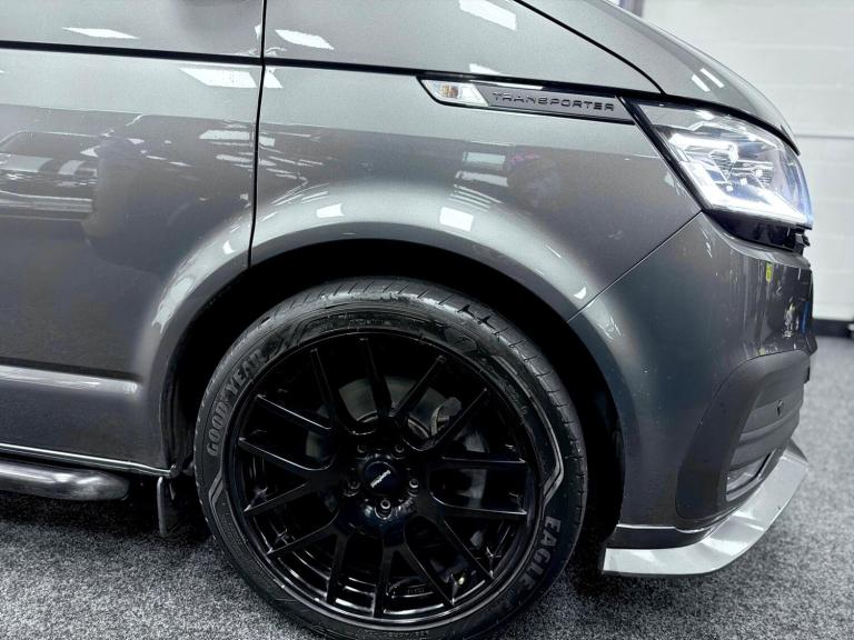 2022 Volkswagen Transporter 2.0 BiTDI T32 Highline Kombi DSG FWD SWB Euro 6 (s/s) 5dr WINDOW VAN ...