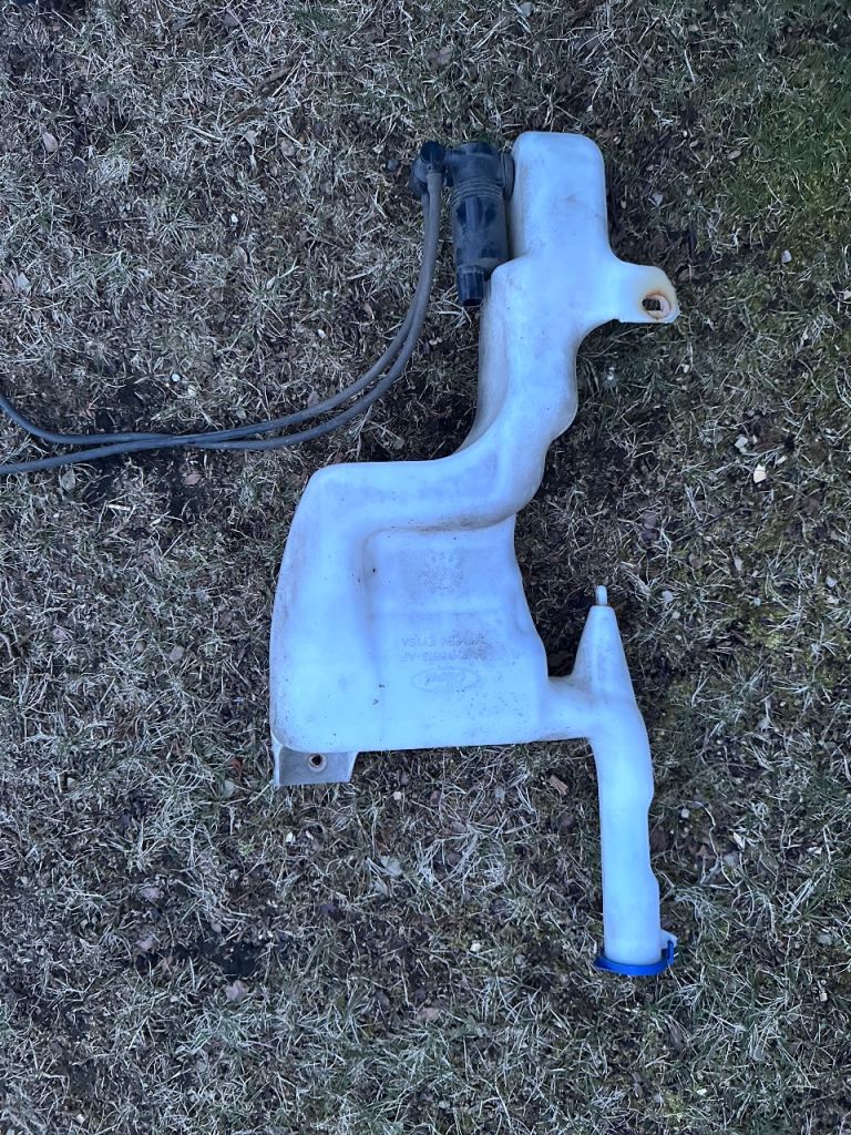 Fiesta mk7 washer bottle with pump