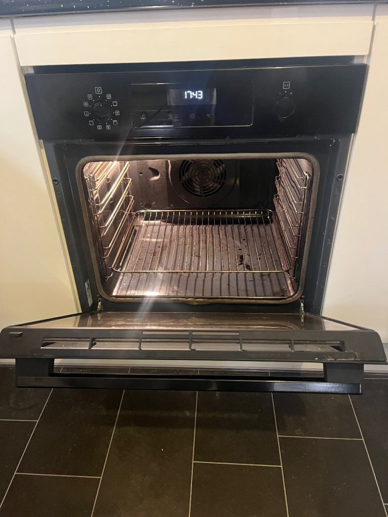 Zanussi pyrolytic electric build in oven zopnx6k2