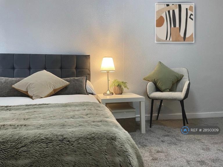 1 bedroom in Hawksworth Grove, Leeds, LS5 (#2850309)