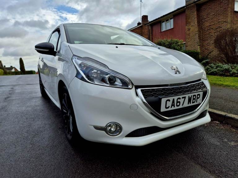 Peugeot, 208, Hatchback, 2018, Manual, 1199 (cc), 3 doors, white, low mileage, long mot