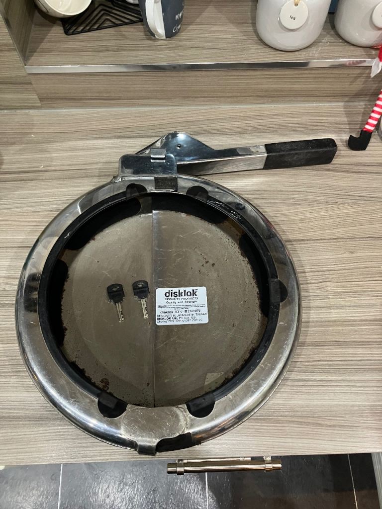 Disklok  Steering Wheel Lock - Small - with 2 x keys - Chrome Finish