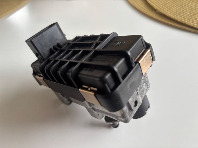 MERCEDES turbo actuator GARRETT HELLA