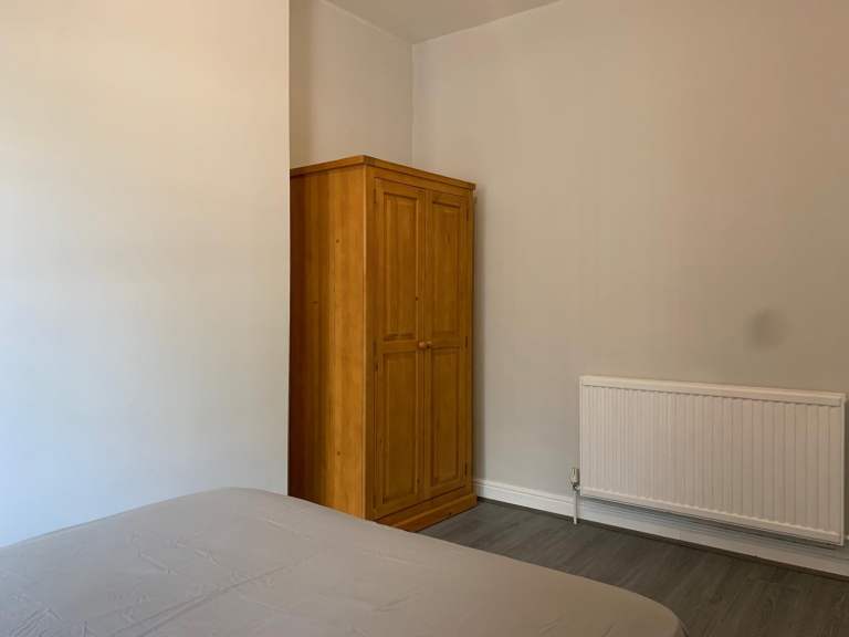 SMALL DOUBLE ROOM TO LET IN SHARE HOUSE IN LEICESTER LE3