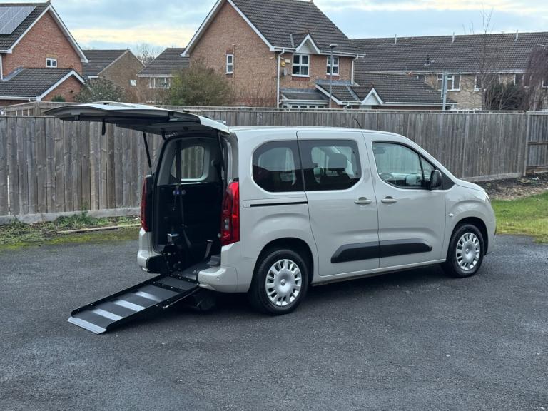 2023 VAUXHALL COMBO 1.2 PETROL WHEELCHAIR ACCESSIBLE VEHICLE DISABLED DISABILITY