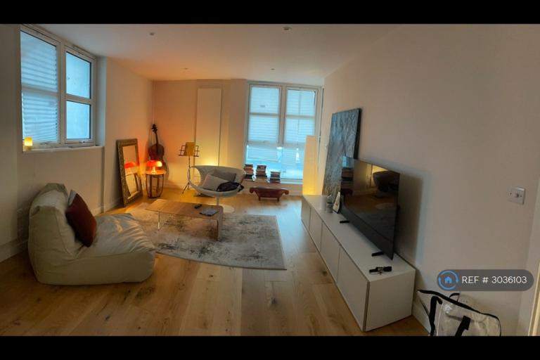 1 bedroom flat in Upper Richmond Road, London, SW15 (1 bed) (#3036103)