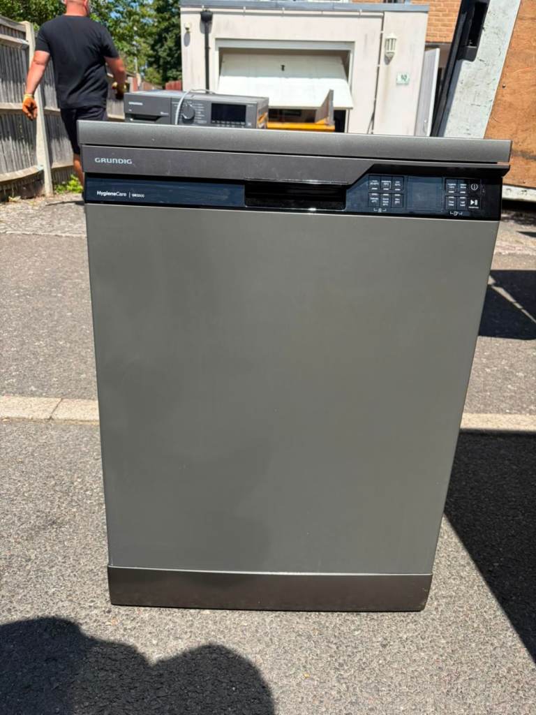 Grundig Dishwasher – Grey, Good Condition