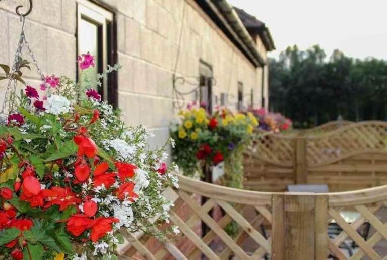 FULLY FURNISHED 1 bedroom cottage for rent ALL BILLS INCLUDED
