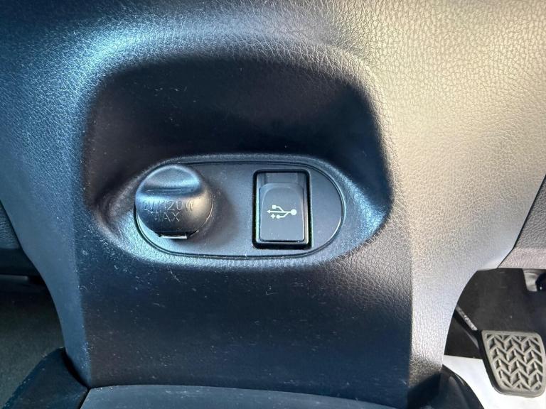 2016 Toyota Yaris 1.33 Dual VVT-i Design Euro 6 5dr HATCHBACK Petrol Manual