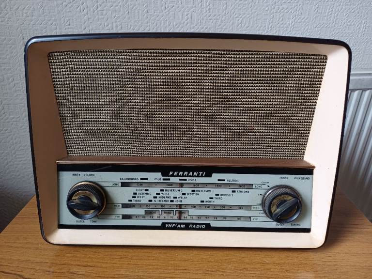 Vintage Ferranti VHF/AM Radio – Classic 1950s Valve Model