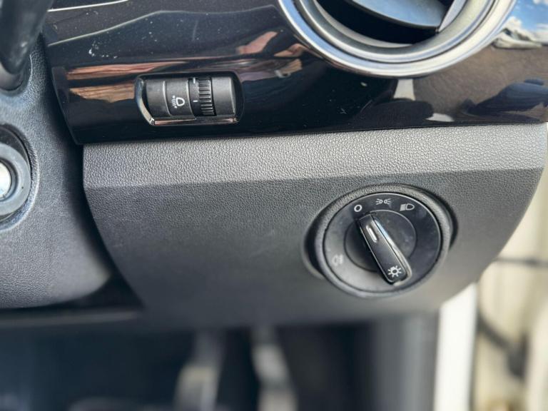 2014 Volkswagen up! 1.0 Move up! Hatchback 5dr Petrol ASG Euro 5 (60 ps) HATCHBACK Petrol Automatic