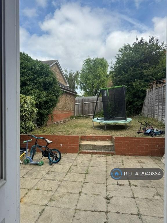 3 bedroom house in Fairway Drive, London, SE28 (3 bed) (#2940884)