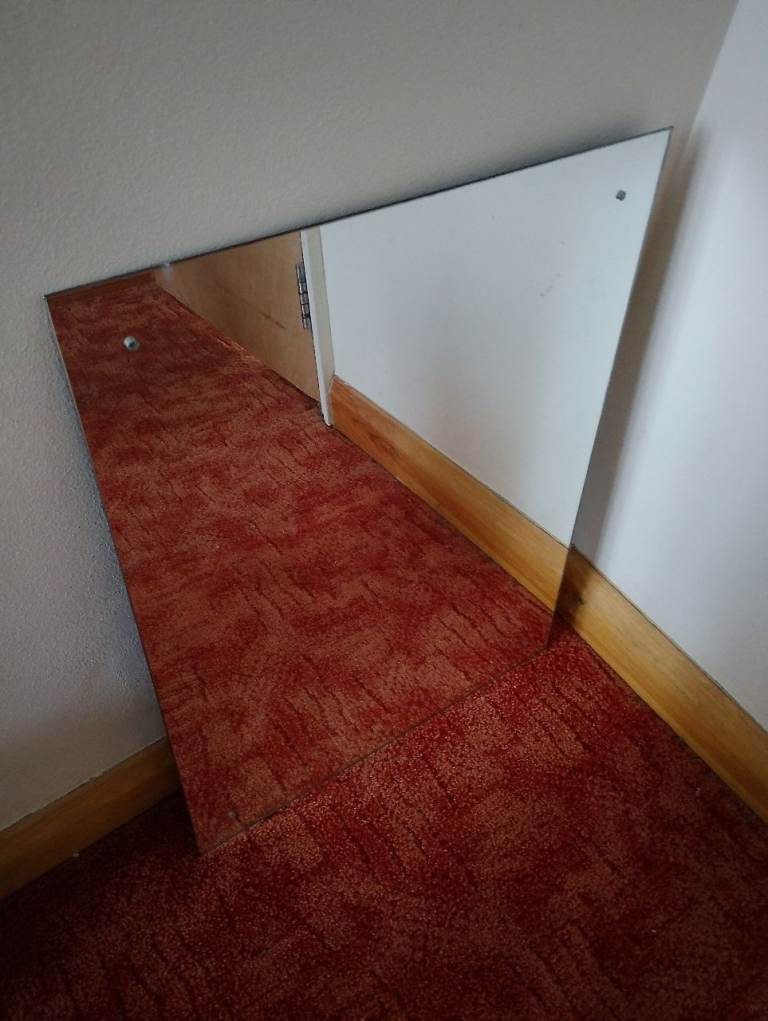 Mirror (approx 70x50)