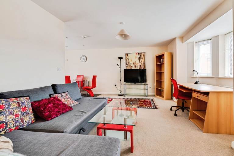Flat to let