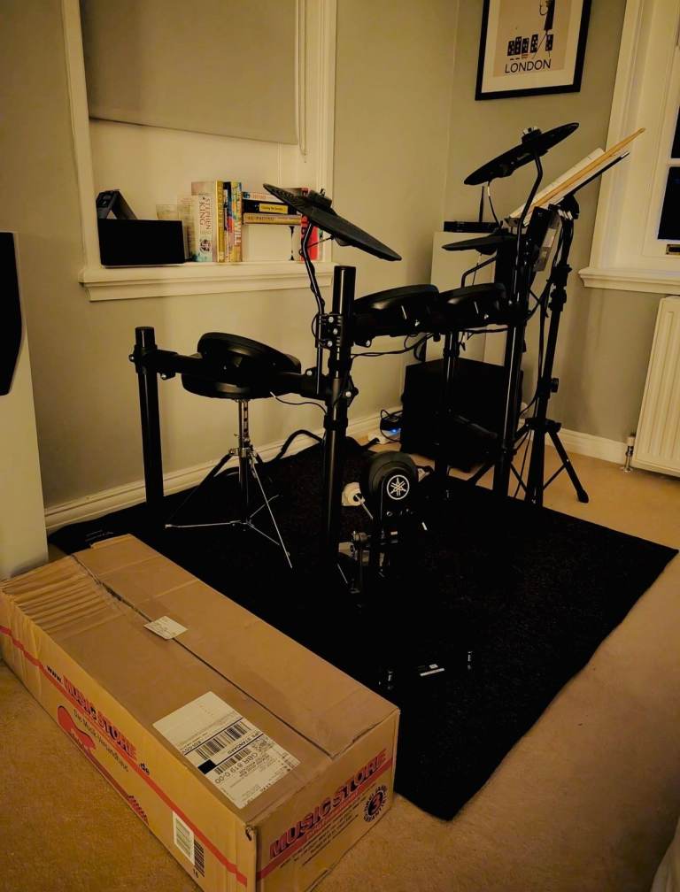 Yamaha DTX452K Electronic Drum Kit + Stool – Excellent Condition – £350