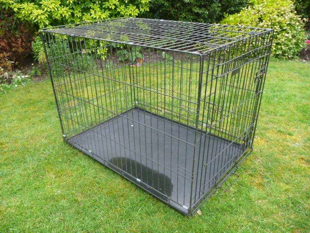 Medium Sized Dog Cage / Dog Crate VGC