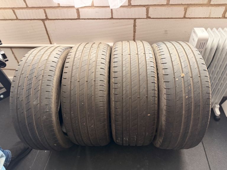 Car tyres 215 / 50R17 95W