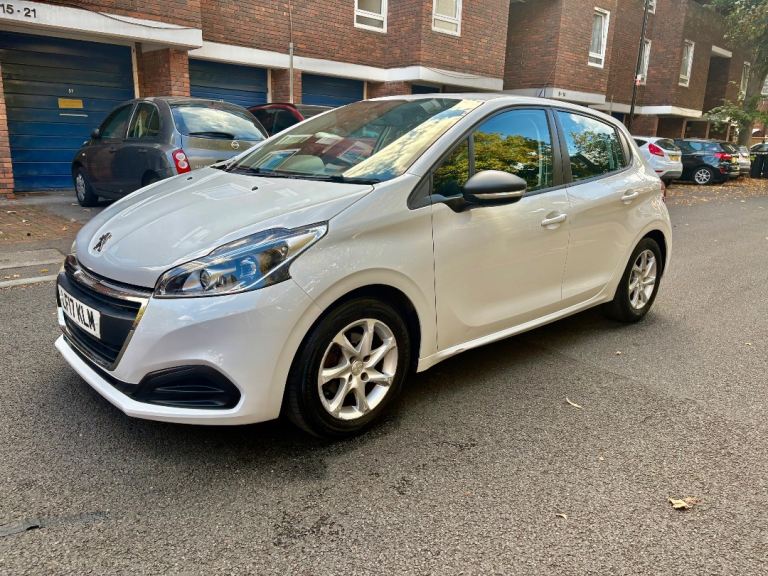 2017 PEUGEOT 208 1.2 PETROL 5 DOOR GREAT CONDITION 