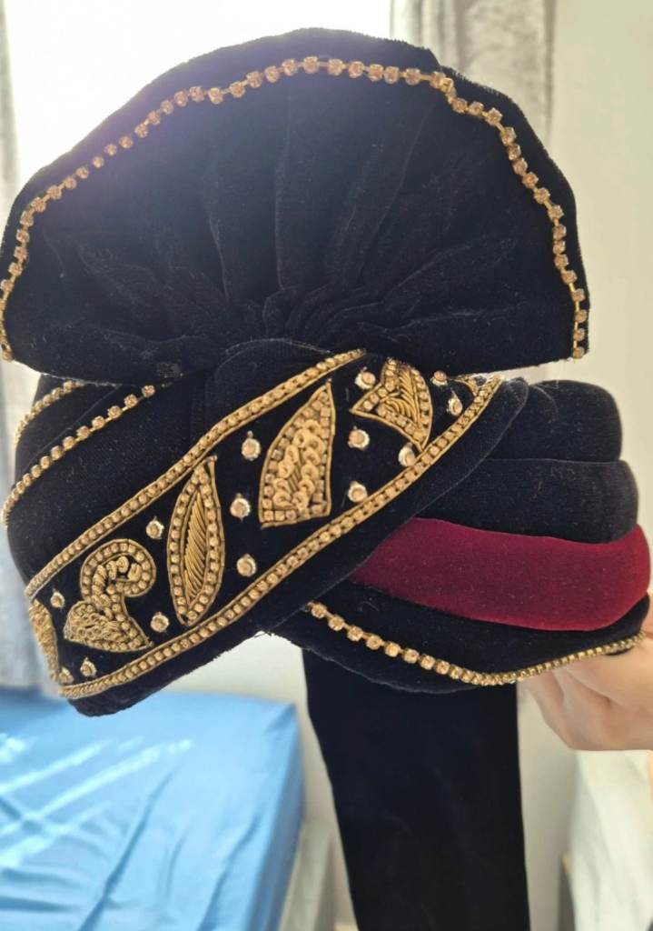 Kulla hat/turban for sherwani, used once, excellent condition 