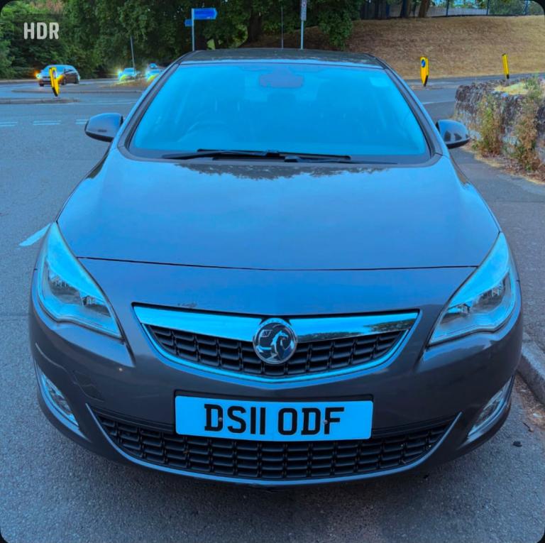 Astra AUTOMATIC leather seats cot handbrake great runer 