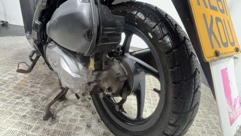 Honda Vision 2012 42K 50CC RUNNING PROJECT BIKE SCOOTER SPARES OR REPAIR