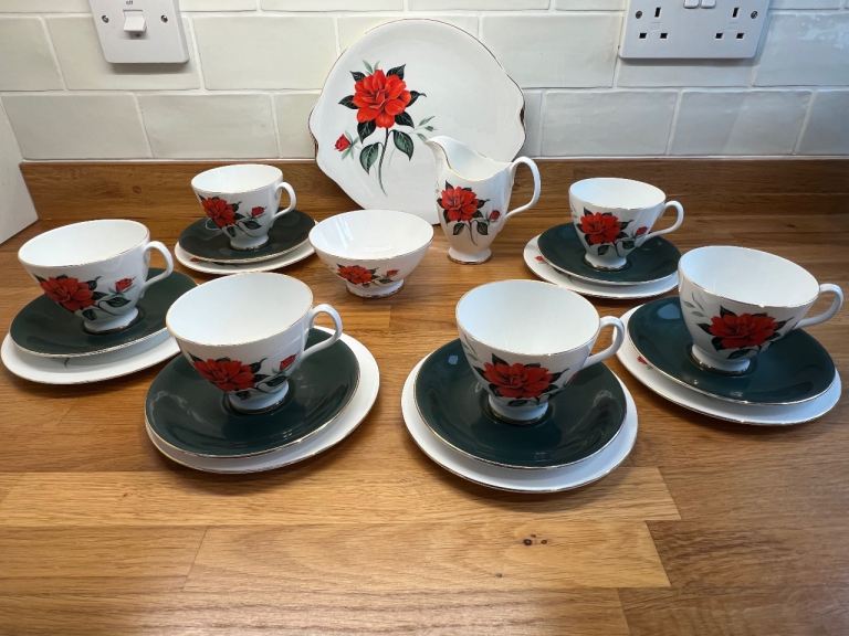 Vintage Royal Albert ‘Tahiti’ 21 pce Tea Set
