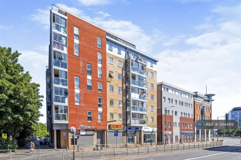 1 bedroom flat in Kittiwake House, Slough, SL1 (1 bed) (#564469)