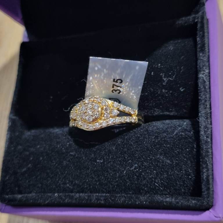 Gold 9ct Diamond cluster ring.  0.50ct. 