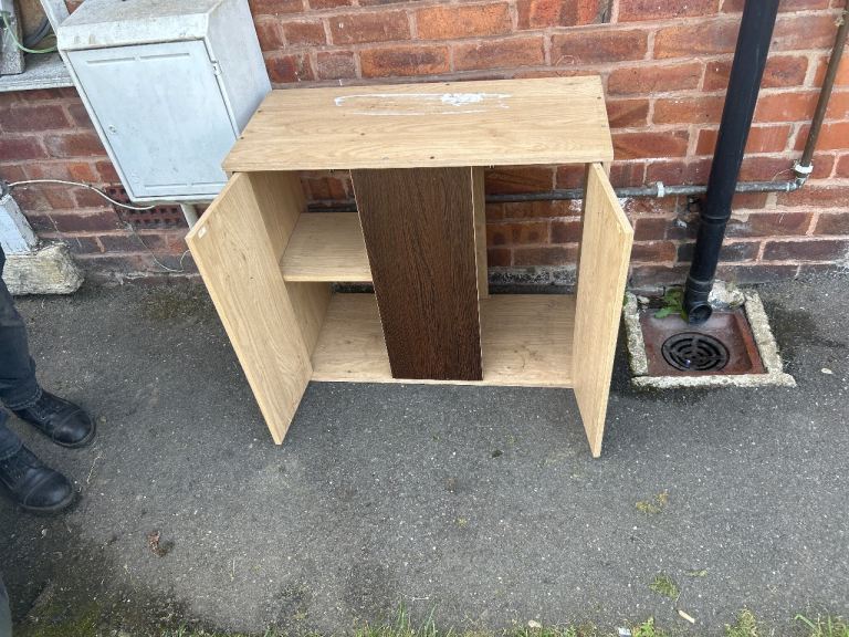 Fish tank cabinet