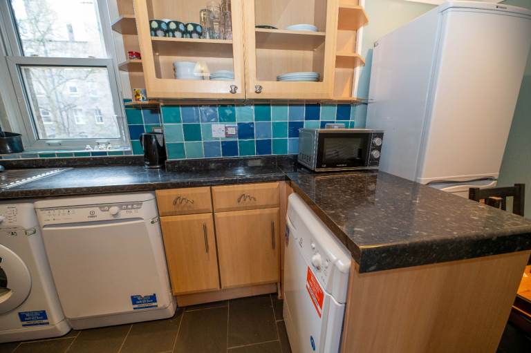  NOT HMO: Stunning, 3 bedroom, 1st floor flat in Southside – available January