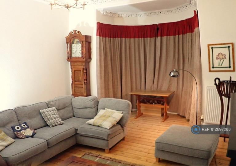 2 bedroom flat in Gladstone Terr, Edinburgh, EH9 (2 bed) (#2697088)