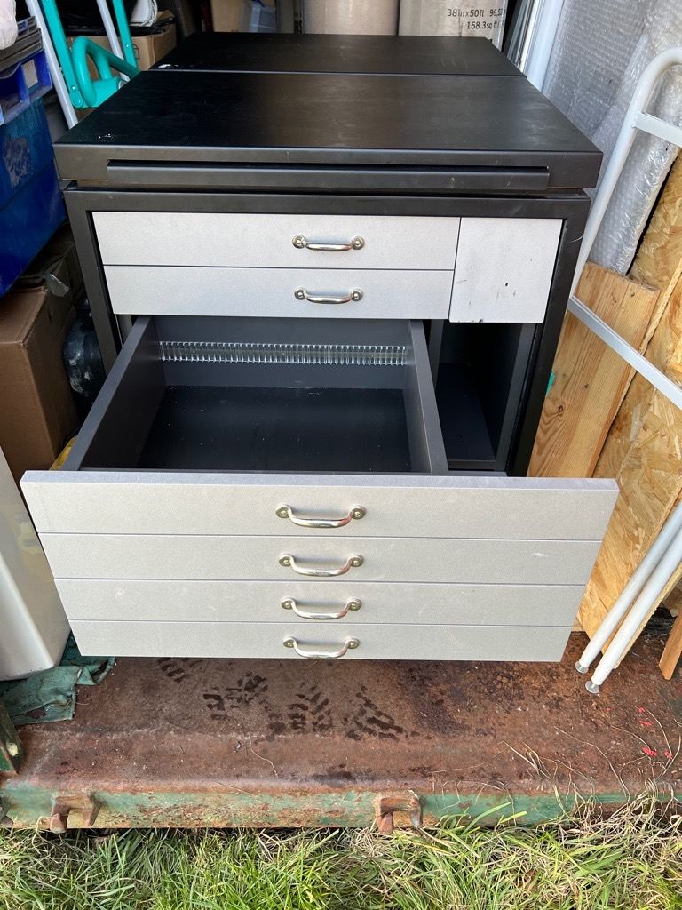 Mobile Drawer Unit With Pull Out Shelf