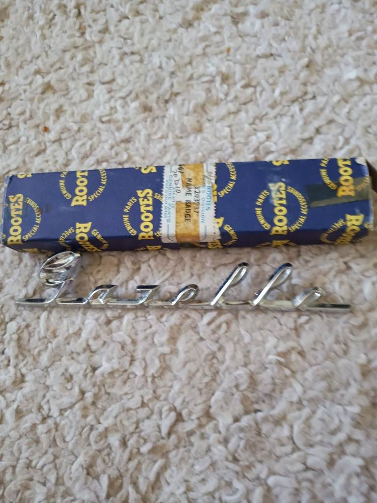 ROOTES VINTAGE CAR NAME BADGE  ( new condition in box ) - GAZELLE